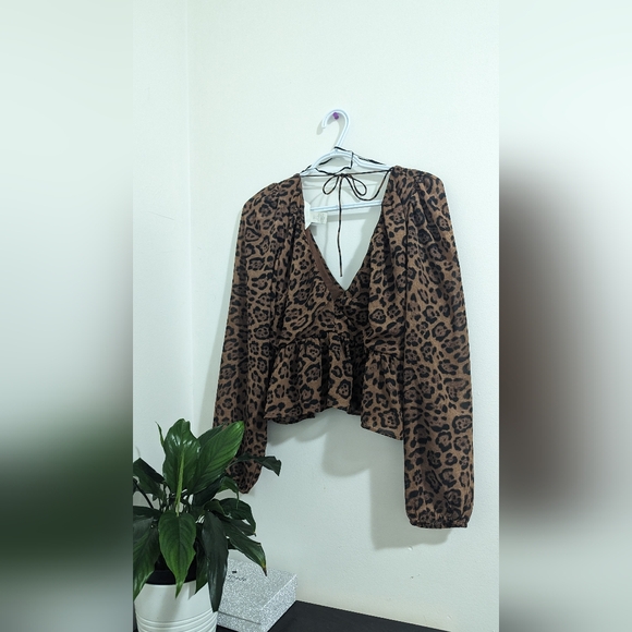 H&M Leopard Print V Neck Peplum Blouse - Picture 2 of 3